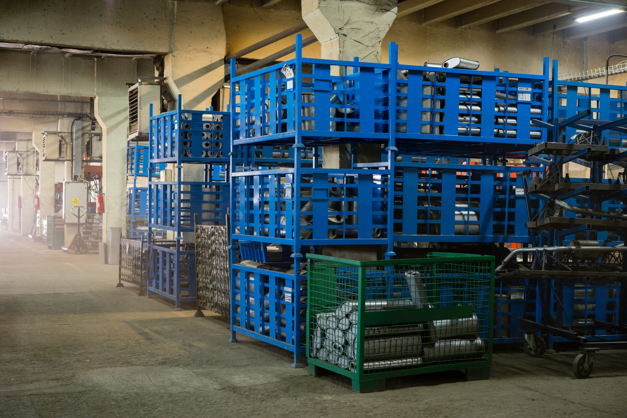 cage stacking metal pallets 1 1 scaled